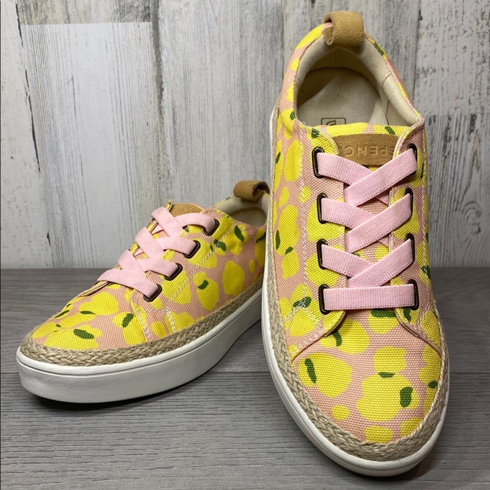Spenco Womens Sneakers 6.5
